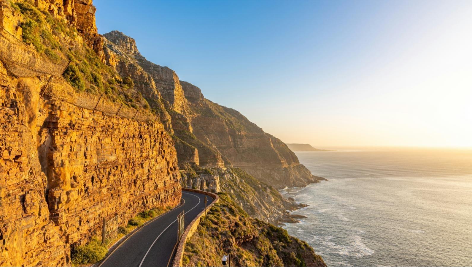 chapmans-peak-drive-in-cape-town-south-africa-editzg80kv4-1A9402A3-554C-477B-B617C085AC597F00